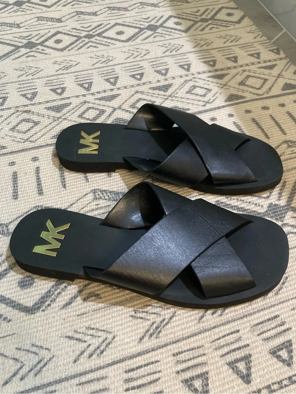 Michael KORS Black Leather Glenda Slide Sandals Gold details size 8